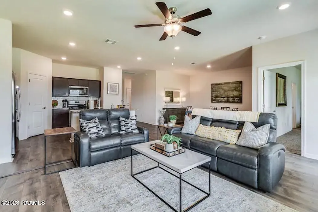 4 bed, 1867 sqft, $3,500 — Photo 2