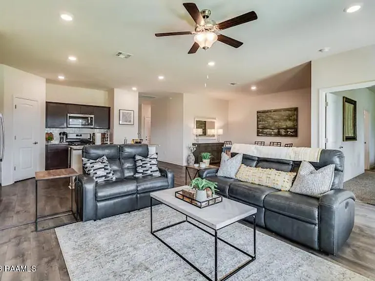 406 Starlight Dr — Photo 2