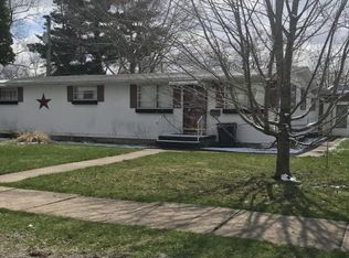 421 W 4th St, Tipton, IA 52772