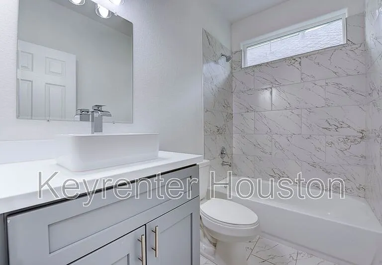 8203 Woodlyn Rd #C — Photo 29