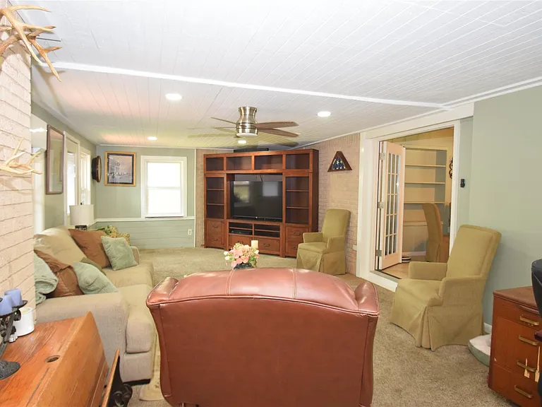 1954 Heights Dr — Photo 15