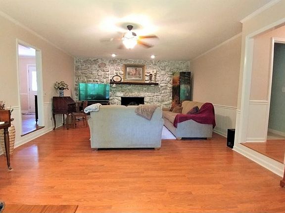 3rd image of 2022 Stonebrook Dr