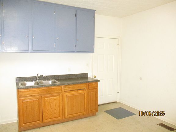 417 S Magnolia Apt A - Photo 4_10062025