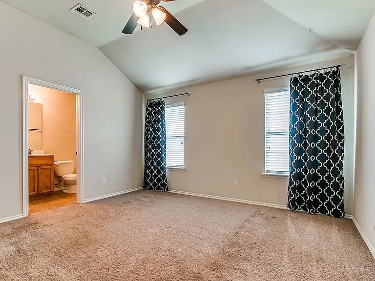 6829 NW 157th St — Photo 32
