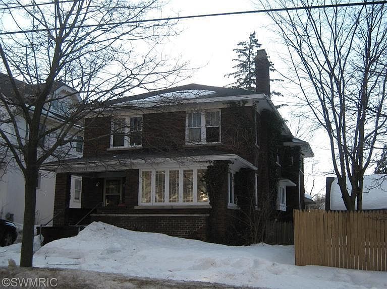 1st image of 711 Benjamin Ave SE