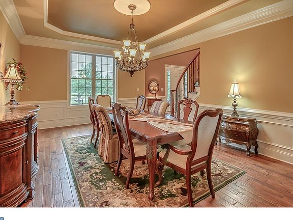 4th image of 6 Holme Ct