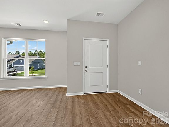 4th image of 567 Cape Cod Way