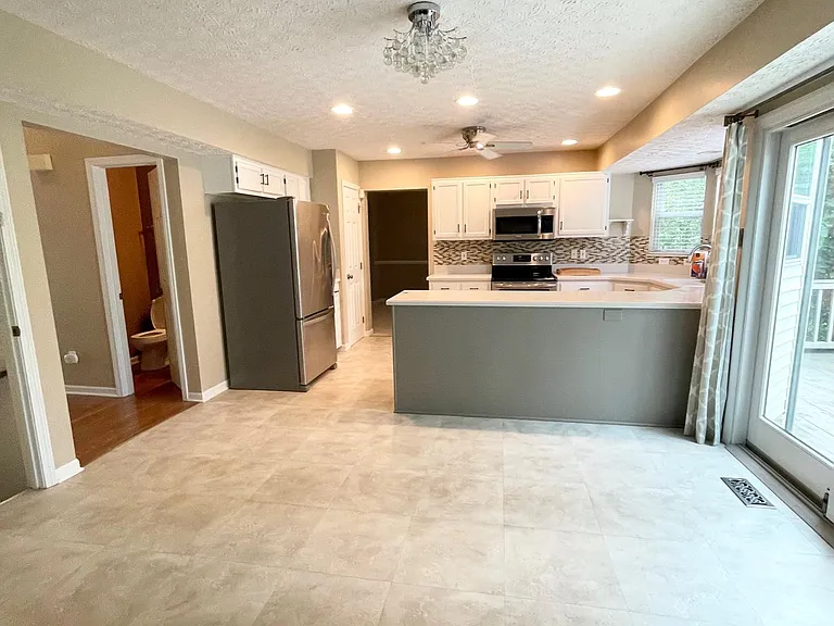 5583 Barney Dr — Photo 5