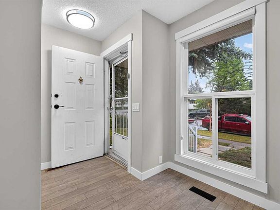 2nd image of 6415 E Rundlehorn Dr NE