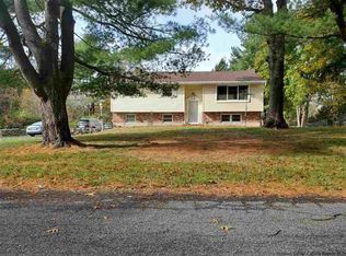 7 English Ln, New Paltz, NY 12561