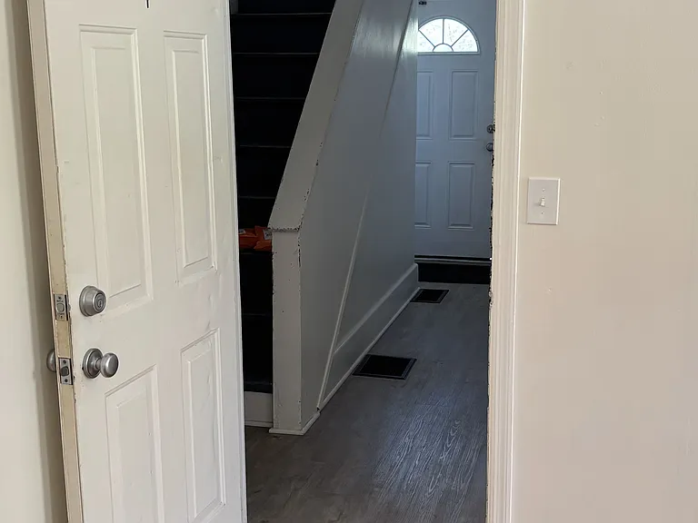330 Lilienthal St — Photo 17