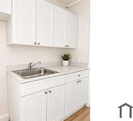 1 bed, 384 sqft, $1,300 — Photo 4
