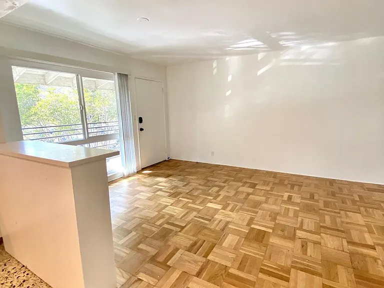 216 N Milpas St — Photo 8