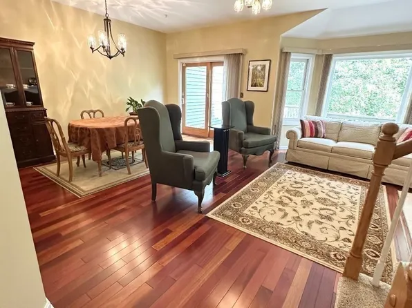 1200 Salem St APT 165, Lynnfield, MA 01940