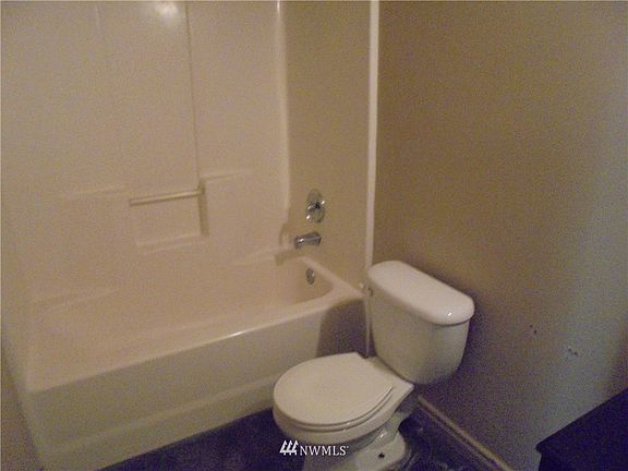 5th image of 303 NE E Street #303