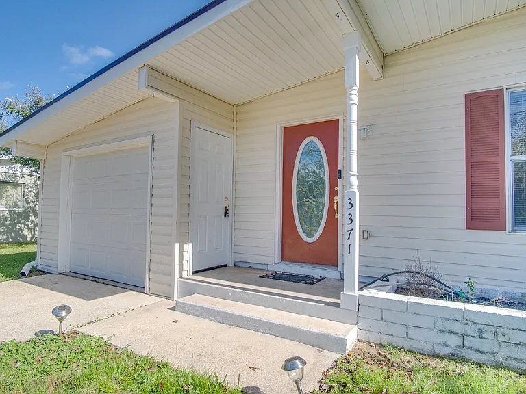 3371 Wellington Rd — Photo 3