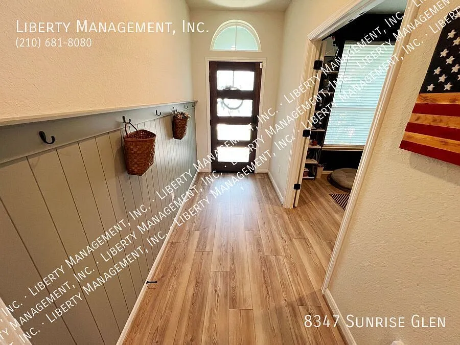 Beautiful 5 Bedroom, 3.5 Bath Home in Retama Park — Photo 2