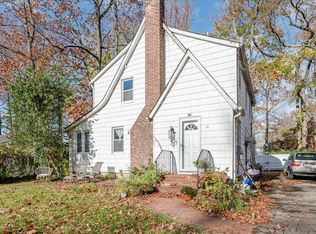 10 Kings Ct, Great Neck, NY 11024