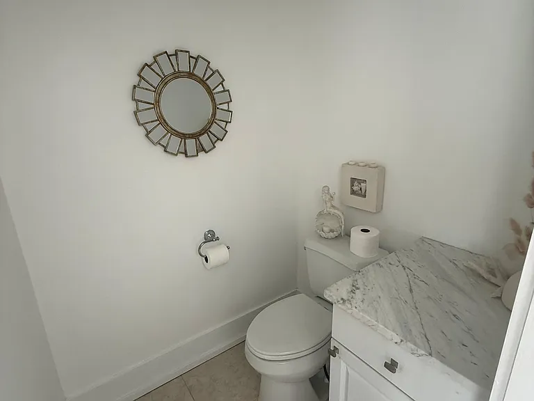 1021 Bay Dr #B — Photo 9