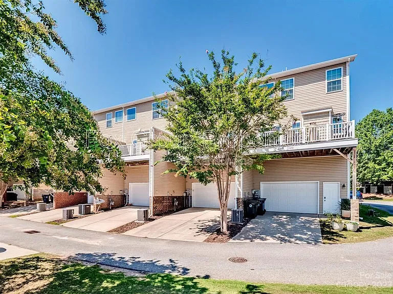 19036 Lake Breeze Dr — Photo 31