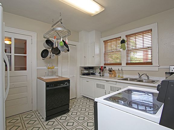 5th image of 138 12th St NW