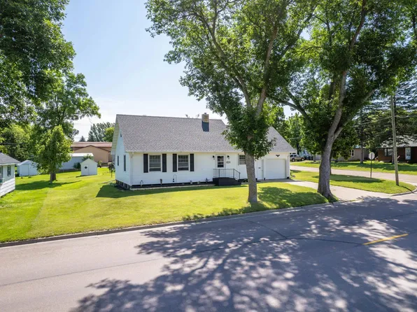 727 Peck St, Fergus Falls, MN 56537