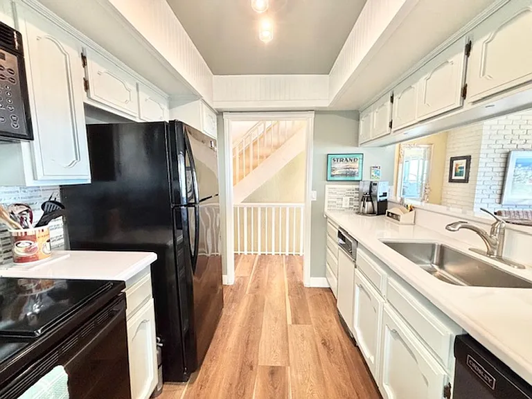 3949 Ocean Dr — Photo 7