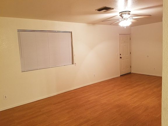 Large living room, the pictures don't do justice.