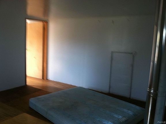 2nd floor middle room