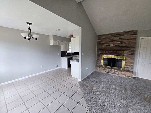 4th image of 2410 Daffodil St