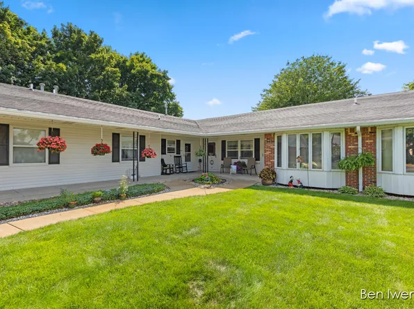 1867 Elizabeth Ln, Jenison, MI 49428