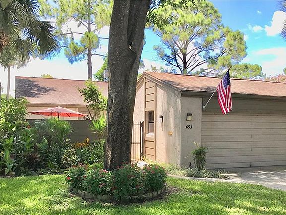 2nd image of 653 Woodridge Dr #653