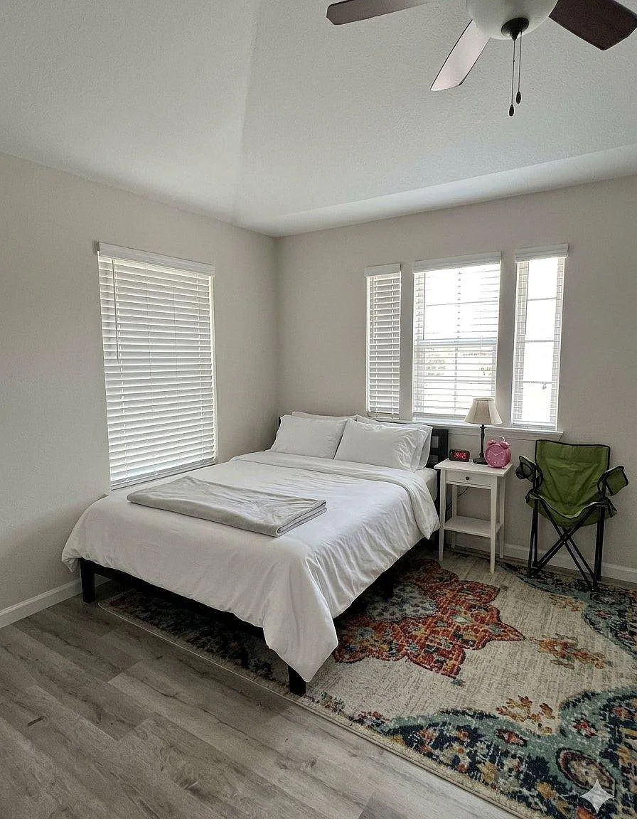 2 bed, 2.0 bath, 2453 sqft, $992 — Photo 1