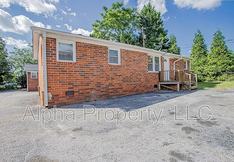 105 Foster Cir #7 — Photo 1
