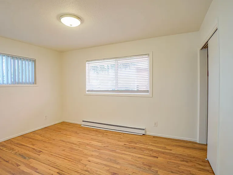 470 SE 12th Ave — Photo 23