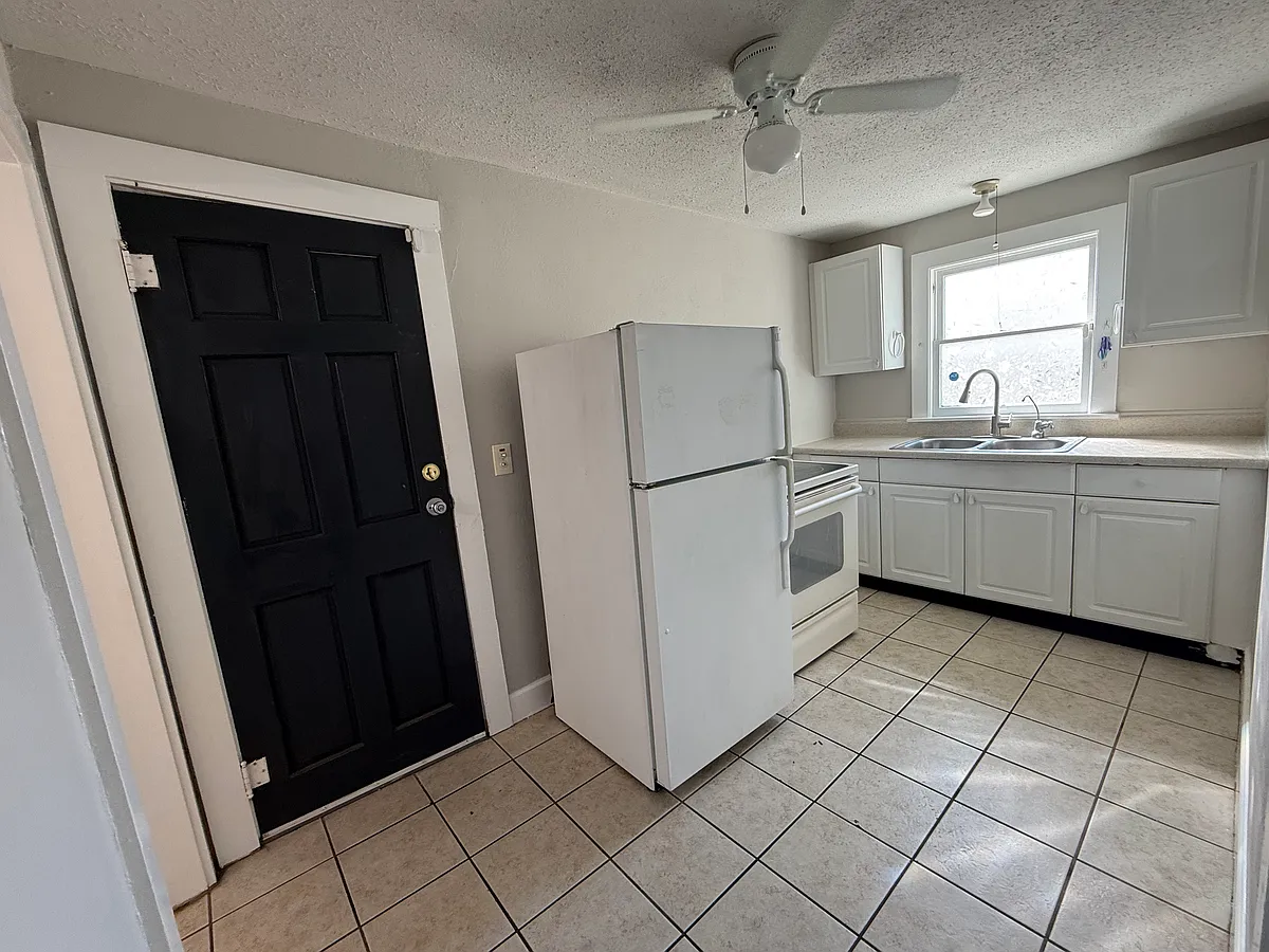 Building Photo - 5150 6th St #1
