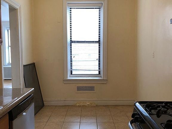 4th image of 200 E 19th St APT 3c