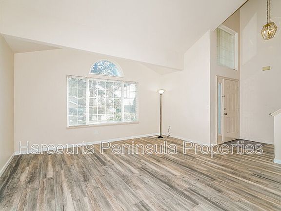 4th image of 1119 NW Poppy Ct