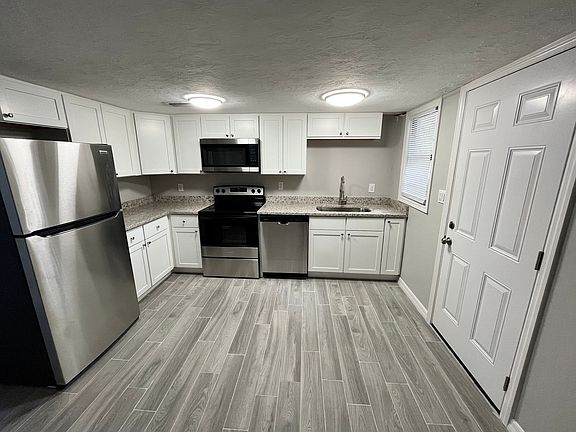 5th image of 817 Rosalia Dr