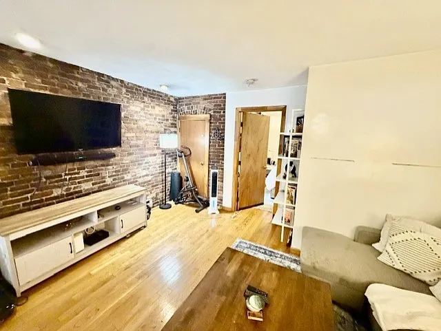22 Thacher St #1 — Photo 8