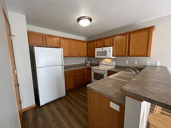 4th image of 526 Penn Ct