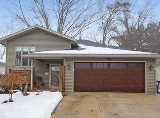 1806 Patricia Ln, Waukesha, WI 53188