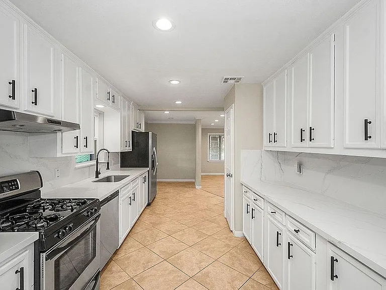 5037 W 43rd St — Photo 2