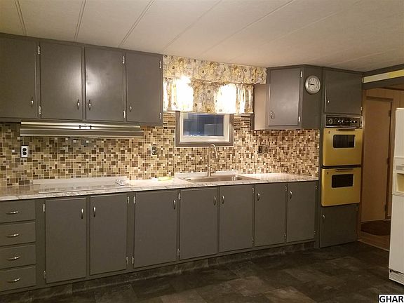 5th image of 53 Carol Ann Dr