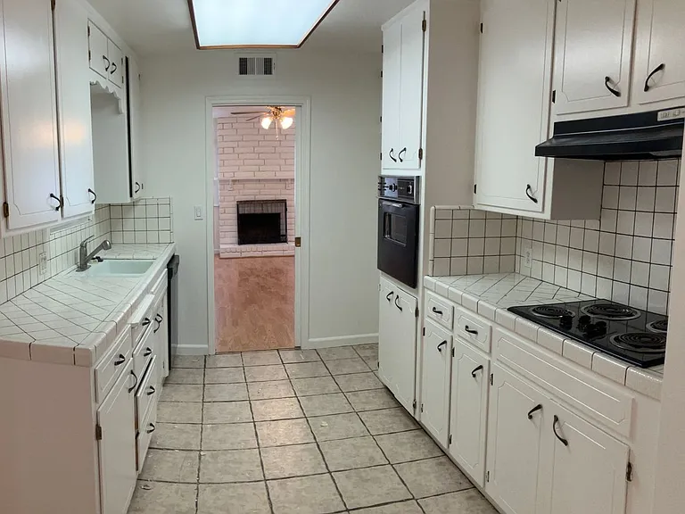 1704 Ellison Dr — Photo 5