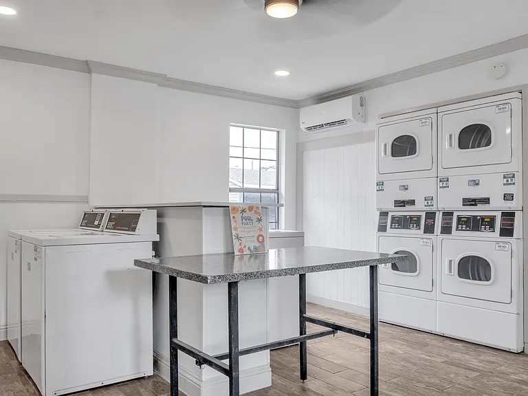 Riverwalk Apartments — Photo 40