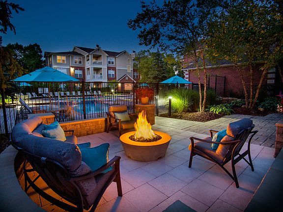 Outdoor fire pit and lounge seating