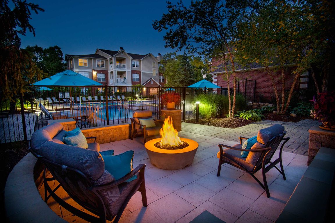 Outdoor fire pit and lounge seating