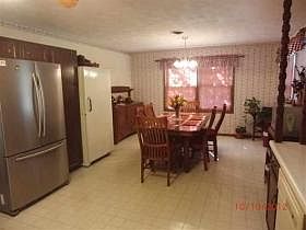 4th image of 313 Charlton Dr