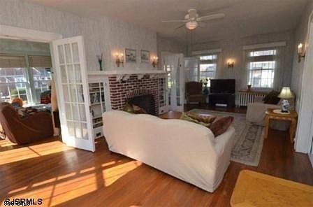5th image of 873 Plaza Pl